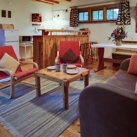 3 Bedroom Pet Friendly Home In Sterlawki Male