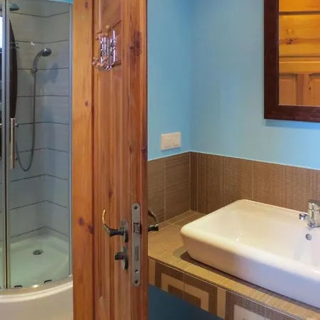 3 Bedroom Amazing Home In Sterlawki Male Holiday home