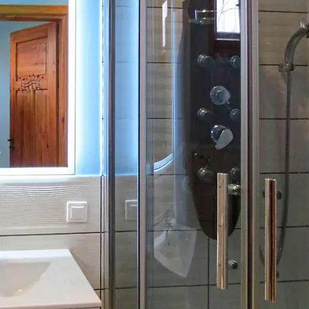 3 Bedroom Amazing Home In Sterlawki Male *